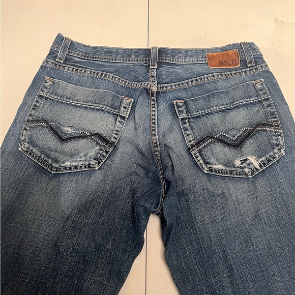 BKE Derek men's Size 31 Straight Distressed Stretch Medium Wash Jeans - Picture 4 of 6